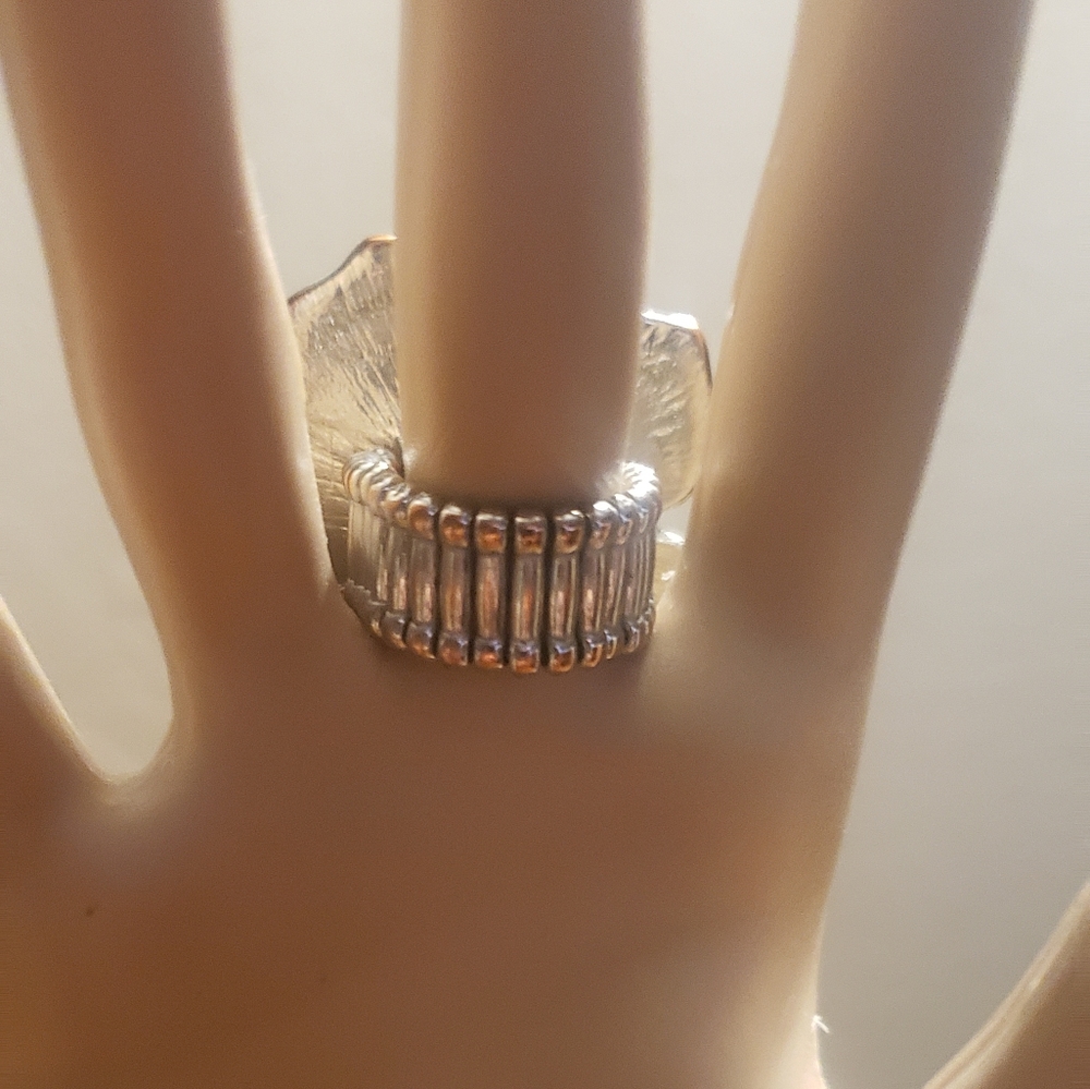 Flower Ring - Picture 3 of 4